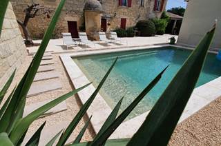 Appartement dans un mas agricole avec piscine privée situé dans le village de Saint-Siffret prés d'Uzès dans le Gard